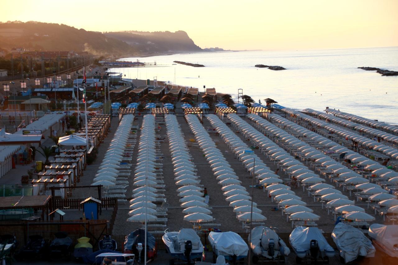 Hotel Excelsior Fano Exterior photo